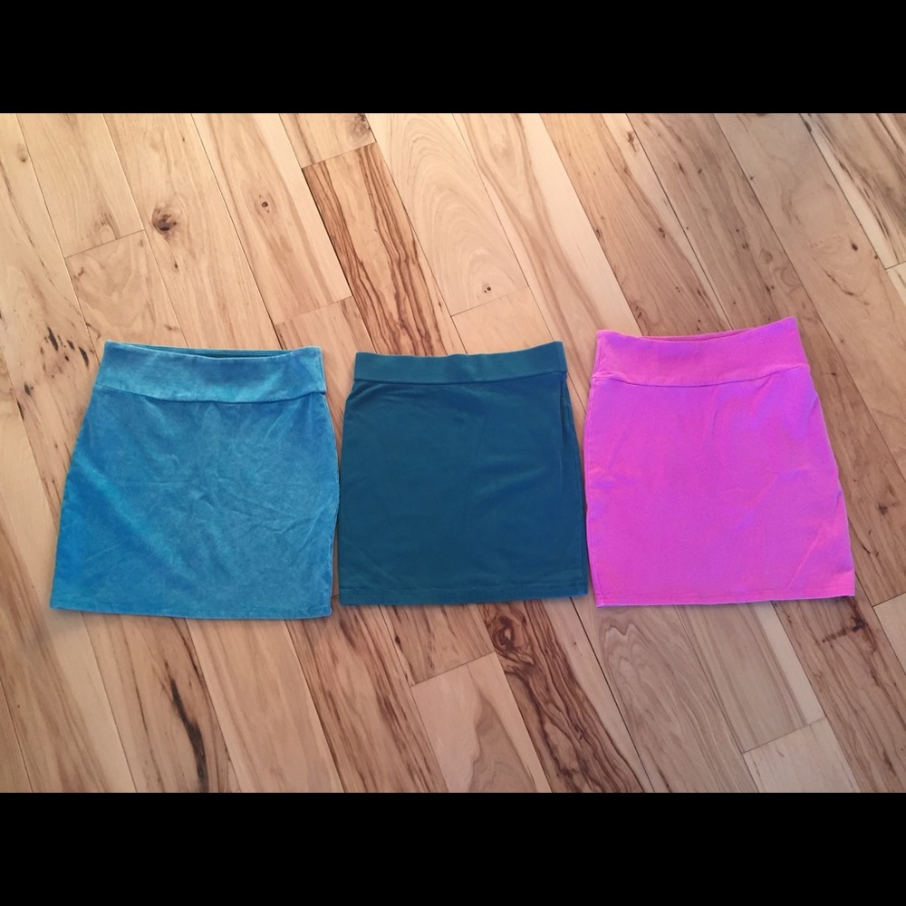 Last chance.  Set of 3 mini skirts, S